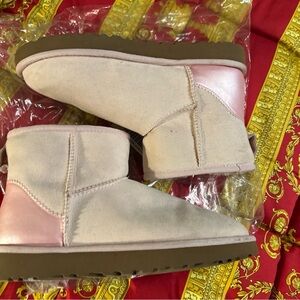 UGG Cozy Pink ankle boots EUC Size 8